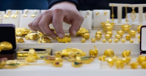 Is it better to sell your gold jewellery or borrow by